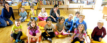Besuch vom Kindergarten in der Bücherei Strass im Zillertal - Zauberhsow von Margit Kröll