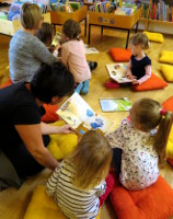 Besuch der Kindergartenkinder in der Bücherei Strass im Zillertal