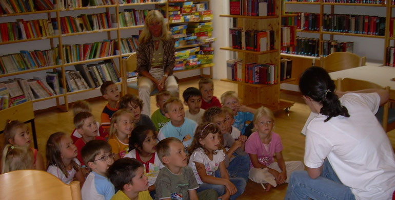 Bücherei Strass i.Z. - Beesuch der Kindergartenkinder